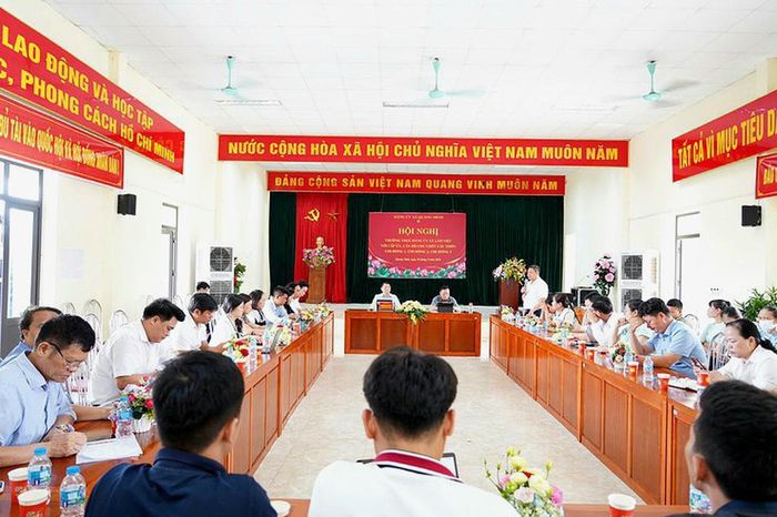 Quang cảnh buổi làm việc.