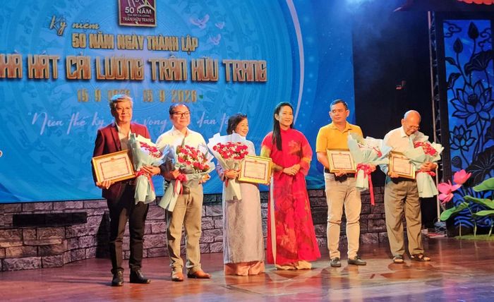 Tri ân các thế hệ nguyên Trưởng đoàn của Nhà hát.