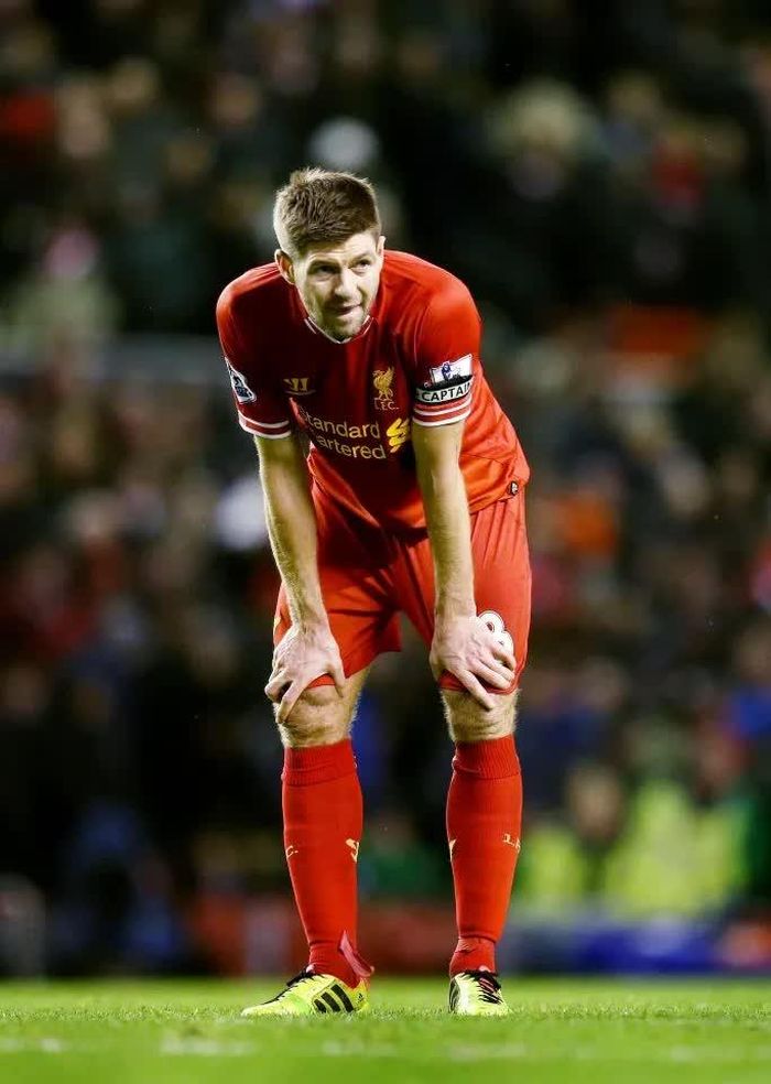 Việc Man City có thể bị trừ điểm có thể giúp huyền thoại của Liverpool, Steven Gerrard, giành được huy chương vô địch Ngoại hạng Anh đầu tiên trong sự nghiệp mùa giải 2013/2014. Ảnh: Action Images – Reuters