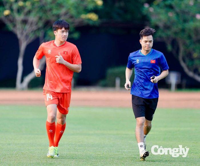 Tuyển Việt Nam vắng Quang Hải, bỏ ngỏ khả năng ra sân của Hoàng Đức là một bất lợi lớn. Ảnh: Phạm Đình.