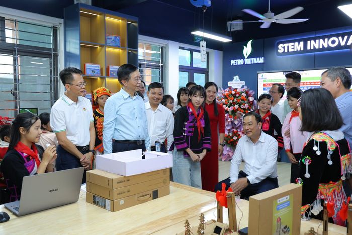 Tìm hiểu về mô hình cổng thông minh do chính các em học sinh lập trình dưới sự hướng dẫn của các giảng viên Trường Đại học Dầu khí Việt Nam (PVU).