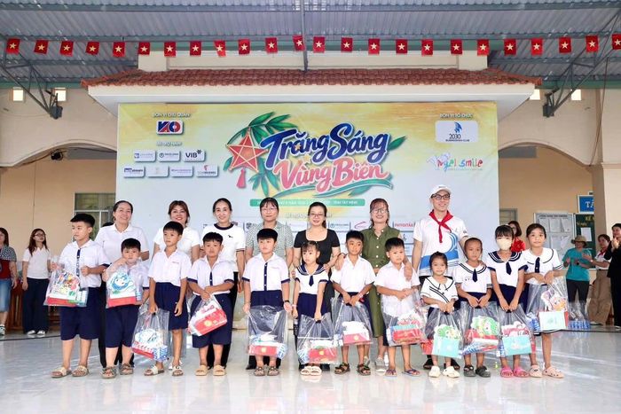 Những phần quà trung thu được trao đến học sinh tại xã Bình Hiệp, tỉnh Tây Ninh. Ảnh: BTC