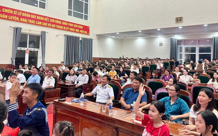 Không khí vui tươi, rộn ràng trong chương trình.