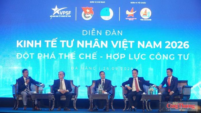 Tọa đàm bàn tròn với chủ đề “Kinh tế tư nhân Việt Nam: Đột phá thể chế - Hợp lực công tư” đã tập trung đối thoại sâu về việc chuyển từ “kết nối” sang “liên kết thực chất”.