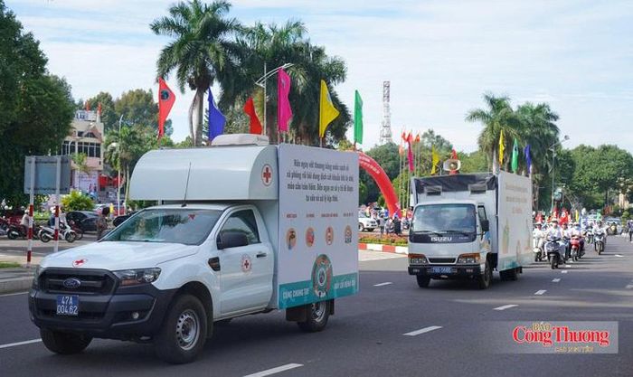 Diễu hành cổ động hưởng ứng Ngày Thế giới phòng, chống bệnh dại năm 2026