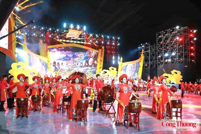 Hào hùng chương trình nghệ thuật “Vạn Kiếp - Hào khí ngàn năm”.