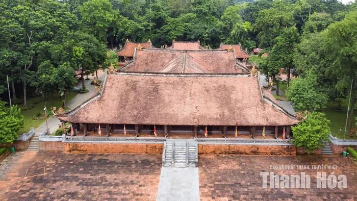 Sử sách chép Lam Kinh là quê hương nhà Lê, nơi sinh ra Anh hùng dân tộc Lê Lợi, phát tích Cuộc khởi nghĩa Lam Sơn ở thế kỷ XV. Giành thắng lợi sau 10 năm kháng chiến trường kỳ đánh đuổi quân Minh ra khỏi bờ cõi (1418-1428), năm 1428, Lê Lợi lên ngôi, lấy niên hiệu là Thuận Thiên, đặt tên nước là Đại Việt, mở ra thời kỳ độc lập tự chủ thịnh trị cho đất nước kéo dài gần 360 năm. Nhà vua đóng đô tại Đông Kinh, đồng thời cho xây dựng tại quê hương Lam Sơn một “kinh đô tưởng niệm” gọi là Lam Kinh, còn được biết đến với tên Tây Kinh để phân biệt với Đông Kinh.