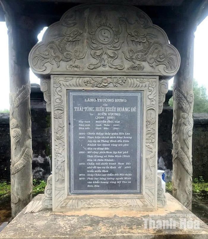 Lăng Trường Hưng của Chúa Nguyễn Phúc Tần - Thái Tông Hiếu Triết Hoàng đế (1620 - 1687), dân gian quen gọi là lăng Chín Chậu, nằm ở tổ dân phố Hải Cát, phường Kim Long, TP Huế.