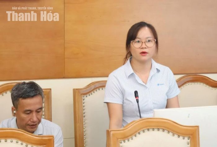 Đại diện Viễn thông Thanh Hóa hướng dẫn quy trình giải quyết hồ sơ TTHC lĩnh vực đất đai sau khi chuyển liên thông sang phần mềm VNPT iLIS.