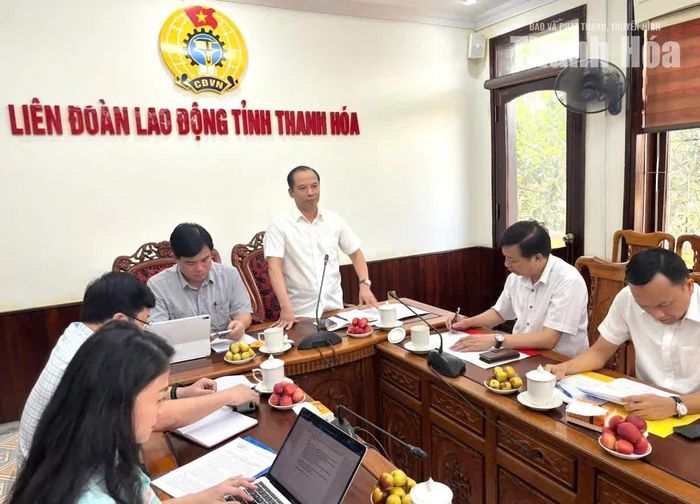 Chủ tịch LĐLĐ tỉnh Lương Trọng Thành chia sẻ kinh nghiệm trong công tác xây dựng Đảng tại các doanh nghiệp tư nhân.