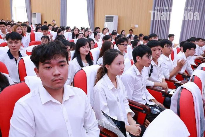 Các sinh viên tại ngày hội.