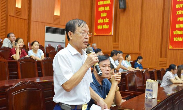  Cử tri tổ dân phố Suối Hoa nêu đề xuất, kiến nghị tại hội nghị tiếp xúc cử tri.  