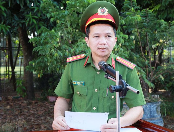 Trung tá Phạm Bá Thống, Phó Trưởng Phòng Cảnh sát phòng cháy, chữa cháy và cứu nạn, cứu hộ phát biểu tại chương trình.