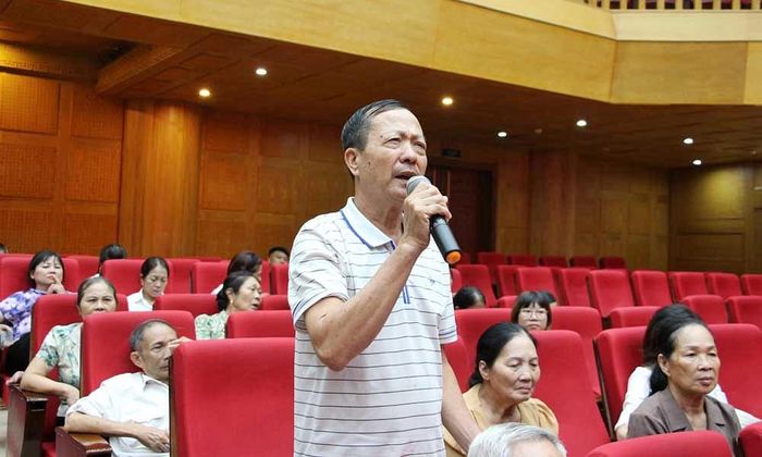  Cử tri tổ dân phố Đồng Đoài nêu ý kiến tại hội nghị. 
