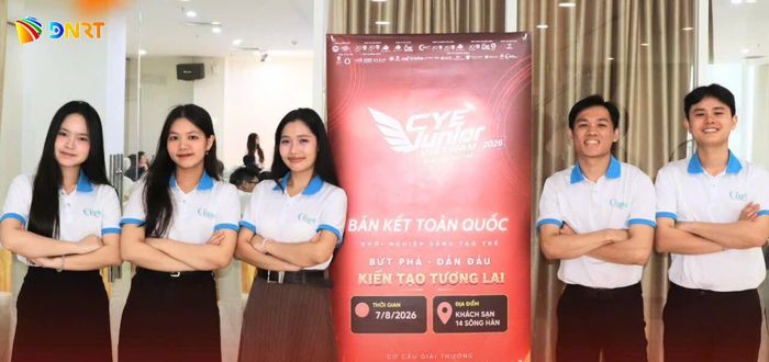 Thành viên đội Clario nghiên cứu nền tảng ứng dụng AI nâng cao hiệu quả khám chữa bệnh. Ảnh: H.V