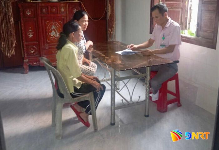 Bà Lê Thị Hồng (trú thôn Hòa Đông, xã Đại Lộc) vay vốn chính sách hỗ trợ con gái học đại học. Ảnh: ĐVCC