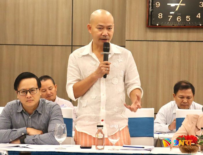 Ông Lê Ngọc Thuận, người sáng lập không gian sáng tạo Làng Củi Lũ (phường Hội An Tây) đóng góp ý kiến tại tọa đàm. Ảnh: QUỐC TUẤN