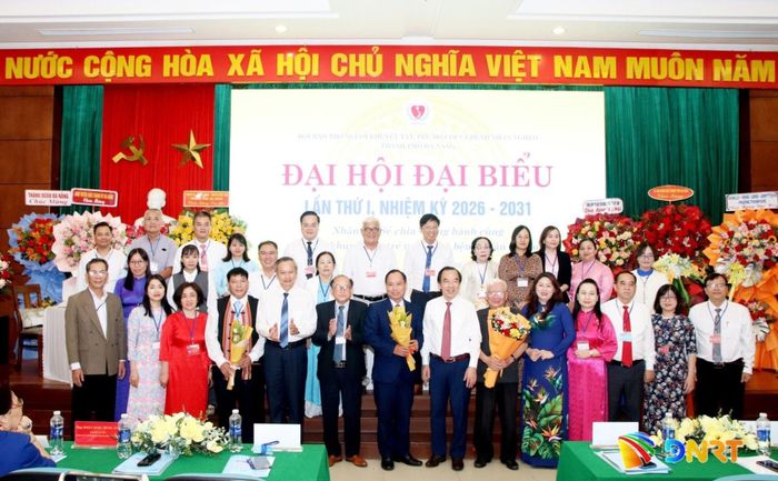 Ban Chấp hành khóa mới ra mắt đại hội. Ảnh: TRỌNG HUY