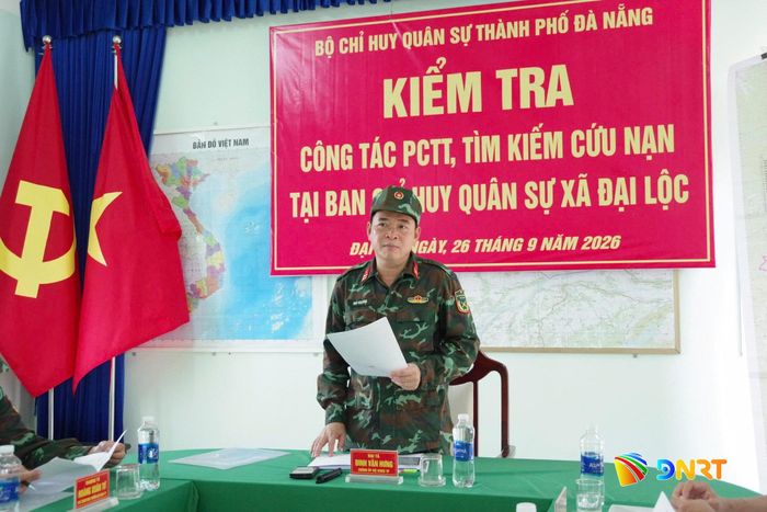 Đại tá Đinh Văn Hưng, Chính ủy Bộ Chỉ huy Quân sự thành phố phát biểu tại buổi làm việc với xã Đại Lộc. Ảnh: Bộ Chỉ huy Quân sự thành phố