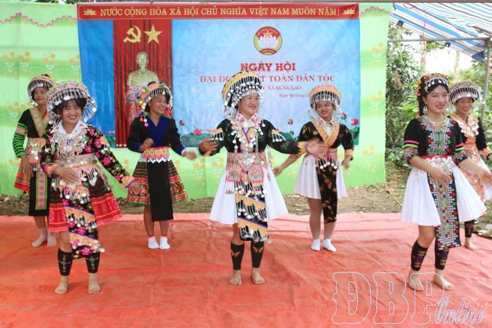 Người dân bản Vánh 1, xã Búng Lao tham gia các hoạt động văn hóa, văn nghệ trong các ngày lễ.