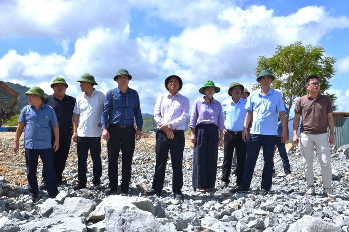 Đoàn công tác kiểm tra thực địa Dự án Trụ sở UBND xã Xa Dung.