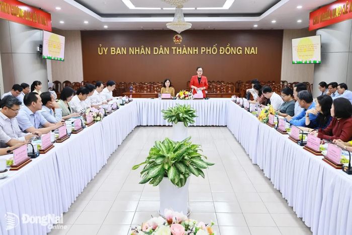 Thứ trưởng Bộ Giáo dục và Đào tạo Nguyễn Thị Quyên Thanh phát biểu tại buổi làm việc. Ảnh: Công Nghĩa