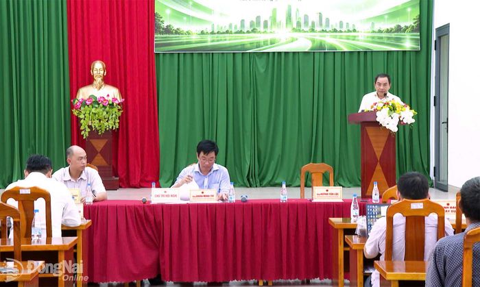 Phó Giám đốc Trung tâm Phát triển quỹ đất thành phố Đồng Nai Huỳnh Tấn Lộc thông tin về kế hoạch đo đạc, kiểm đếm. Ảnh: CTV