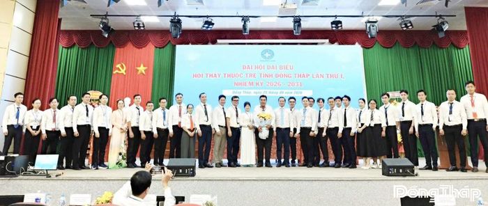 Ban Chấp hành Hội Thầy thuốc trẻ tỉnh Đồng Tháp khóa I, nhiệm kỳ 2026 - 2031 ra mắt Đại hội.