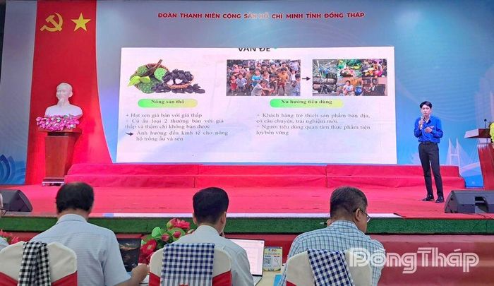 Tác giả thuyết trình sản phẩm và trả lời câu hỏi, phản biện trước Ban Giám khảo.