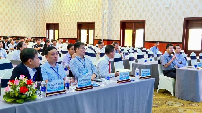  Các đại biểu tham dự phiên báo cáo chuyên đề khoa học về phẫu thuật nhi khoa. Ảnh: Nhật Trường 