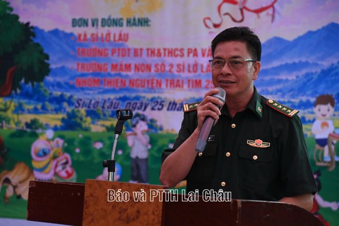 Đại tá Lê Công Thành – Phó Chính ủy Ban Chỉ huy BĐBP tỉnh Lai Châu phát biểu tại đêm hội trăng rằm.