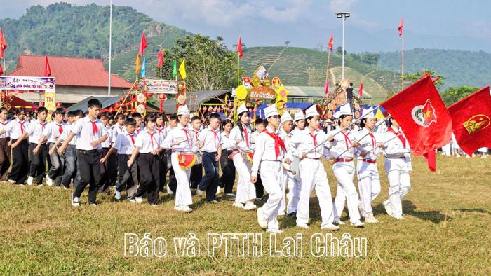 Các đội thi nghi thức Đội.