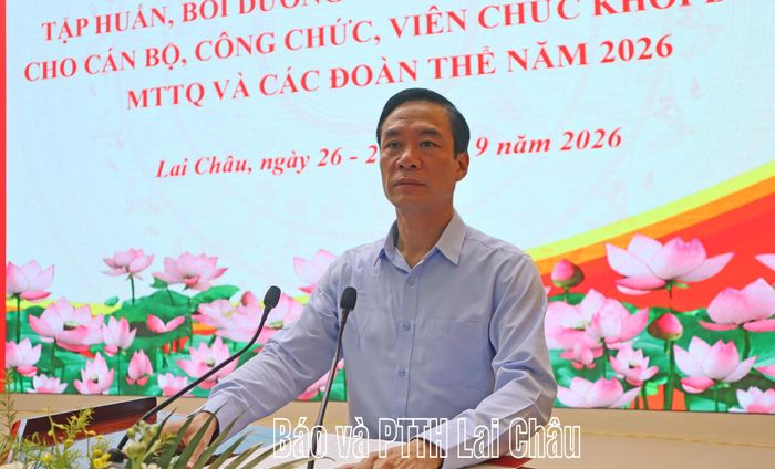 Đồng chí Nguyễn Quang Khải - Phó Chánh Văn phòng Tỉnh uỷ phát biểu khai mạc tập huấn.