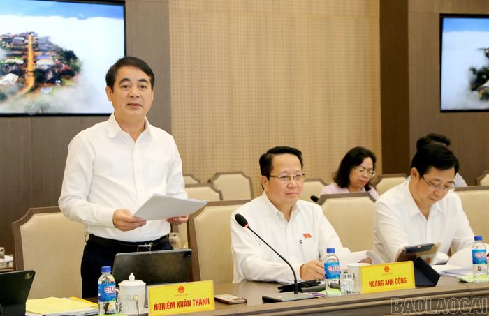 Các đại biểu trong đoàn khảo sát tham gia phát biểu tại buổi làm việc.