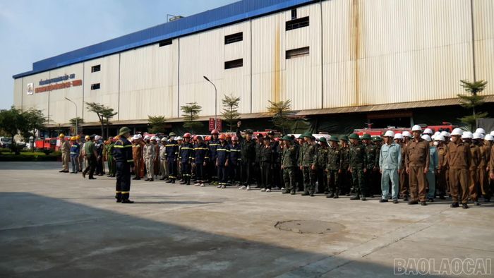 Tham gia diễn tập có 420 cán bộ, chiến sĩ lực lượng vũ trang cùng lực lượng chữa cháy tại cơ sở, trực tiếp thực hành các phương án phòng cháy, chữa cháy và cứu nạn, cứu hộ.