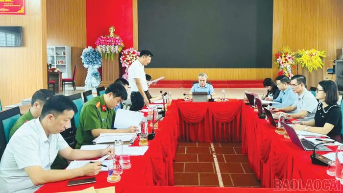 Ban Pháp chế giám sát tình hình chấp hành pháp luật trong công tác thi hành án treo, cải tạo không giam giữ tại xã Bản Xèo.