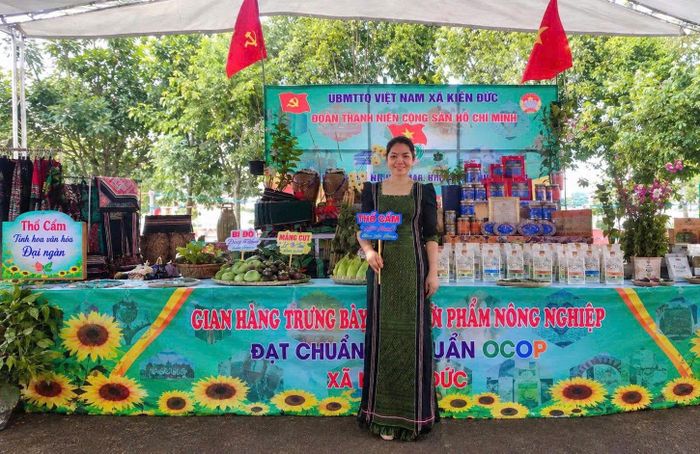 Chị Thị Thanh tích cực tham gia trưng bày, giới thiệu sản phẩm tại các hội chợ, hội thi