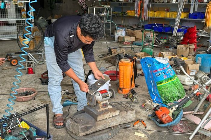 K 'Văn Danh tại xưởng cơ khí của chính mình