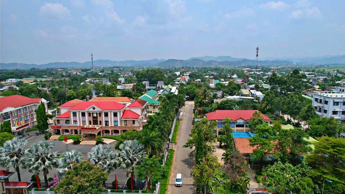 Trung tâm xã Đạ Tẻh được đầu tư xây dựng khang trang, sạch, đẹp