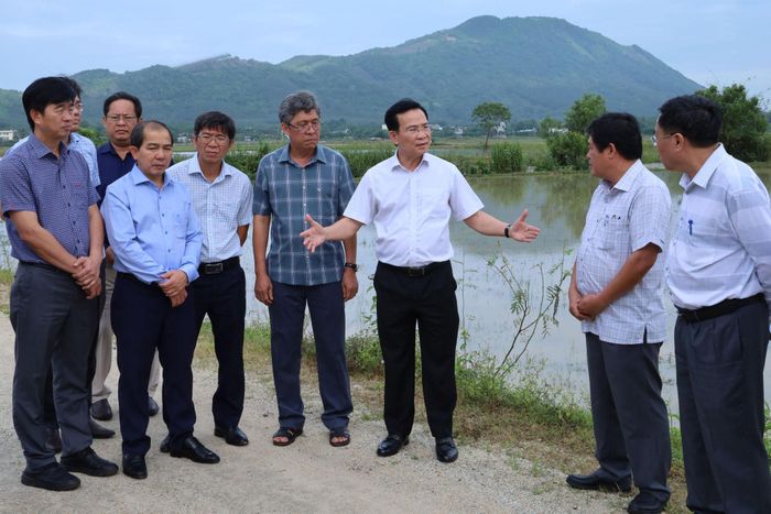 Chủ tịch UBND tỉnh cũng khảo sát thực tế tuyến Đường liên xã Tánh Linh - Đồng Kho