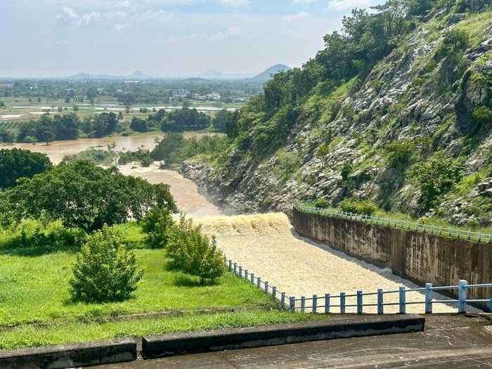 Hồ sông Quao đang duy trì điều tiết nước qua tràn với lưu lượng 80m3/s