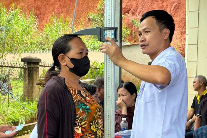 Đo các chỉ số sức khỏe cơ bản cho người dân