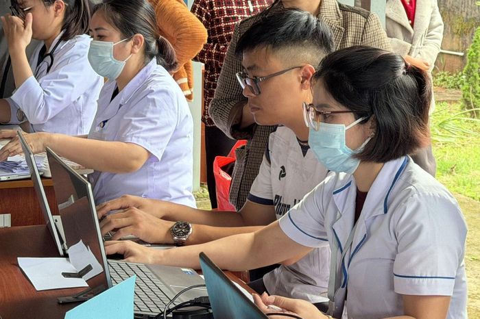 Tích hợp dữ liệu khám sức khỏe người dân lên hệ thống VNeID