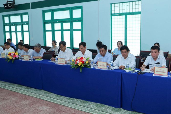 Lãnh đạo các xã dự buổi làm việc