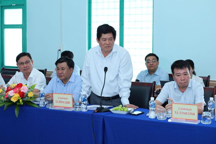 Bí thư Đảng ủy xã Đồng Kho Giáp Hà Bắc báo cáo tại buổi làm việc