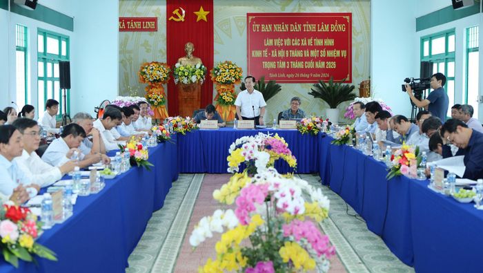 Quang cảnh buổi làm việc