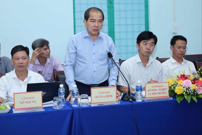 Giám đốc Sở Tài chính tỉnh Lâm Đồng Lê Ngọc Tiến báo cáo tại buổi làm việc