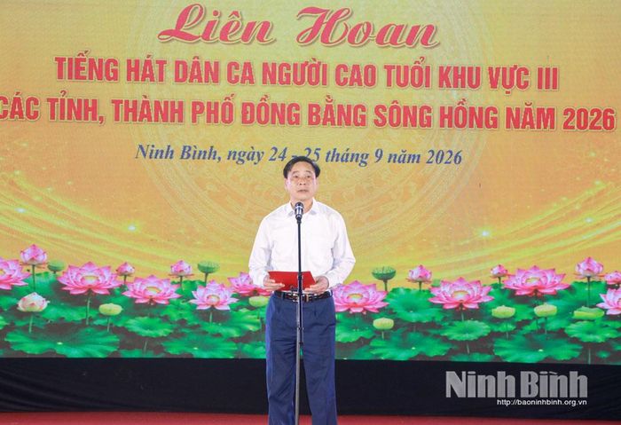 Đồng chí Nguyễn Anh Chức, Ủy viên Ban Thường vụ Tỉnh ủy, Phó Chủ tịch UBND tỉnh phát biểu tại lễ bế mạc.