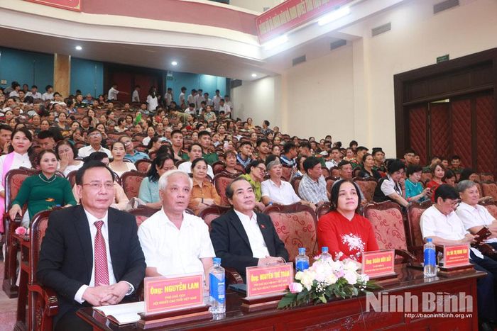 Các đại biểu tham dự lễ bế mạc.