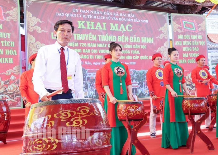 Lãnh đạo UBND xã Hải Hậu đánh trống khai hội